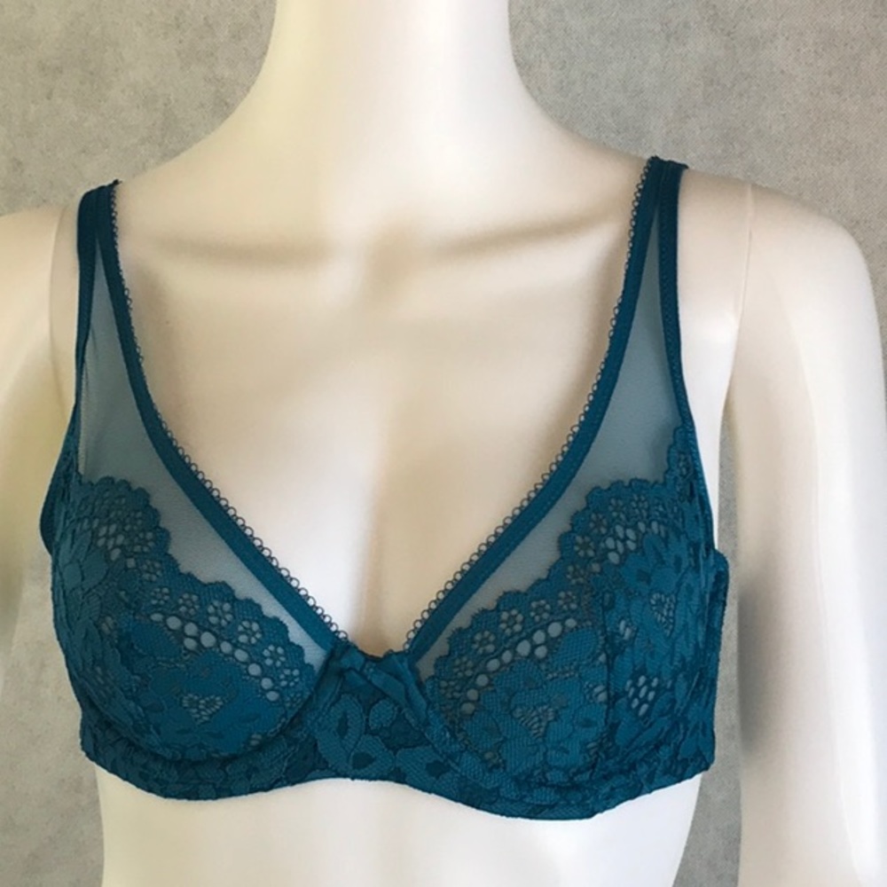 Victoria’s Secret lace bra 32D teal underwire
